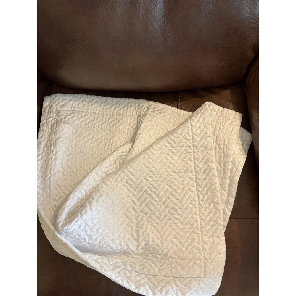 2 RARE‎ Ralph Lauren White Quilted Pillow bed Shams zip closure STANDARD size